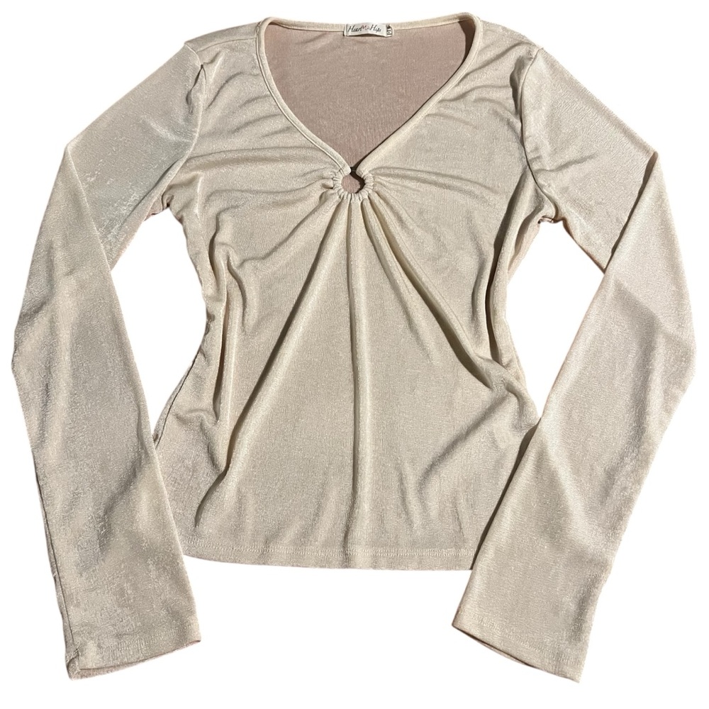 Cream long sleeve ring top with a cute detail